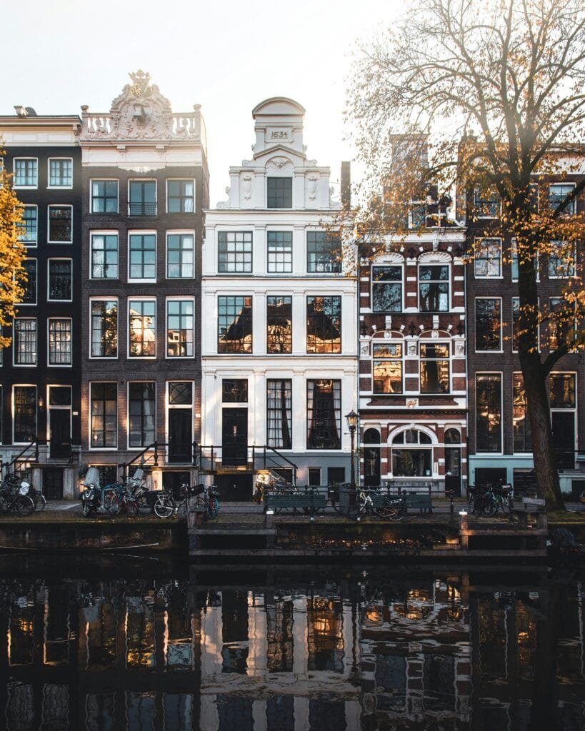 Maison typique d'Amsterdam en bord de canal proposé par votre travel planner