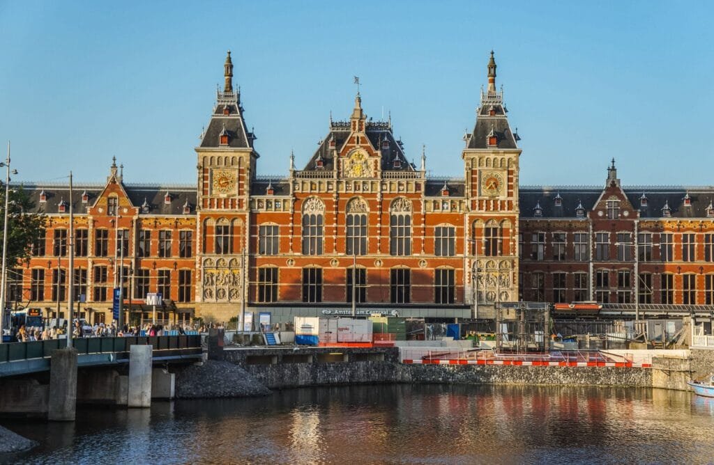 gare centrale d'amsterdam