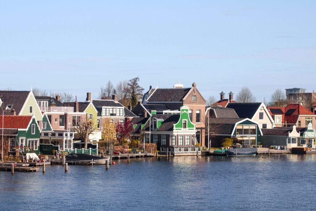 maisons hollandaises pendant un road trip avec studio voyages travel planner