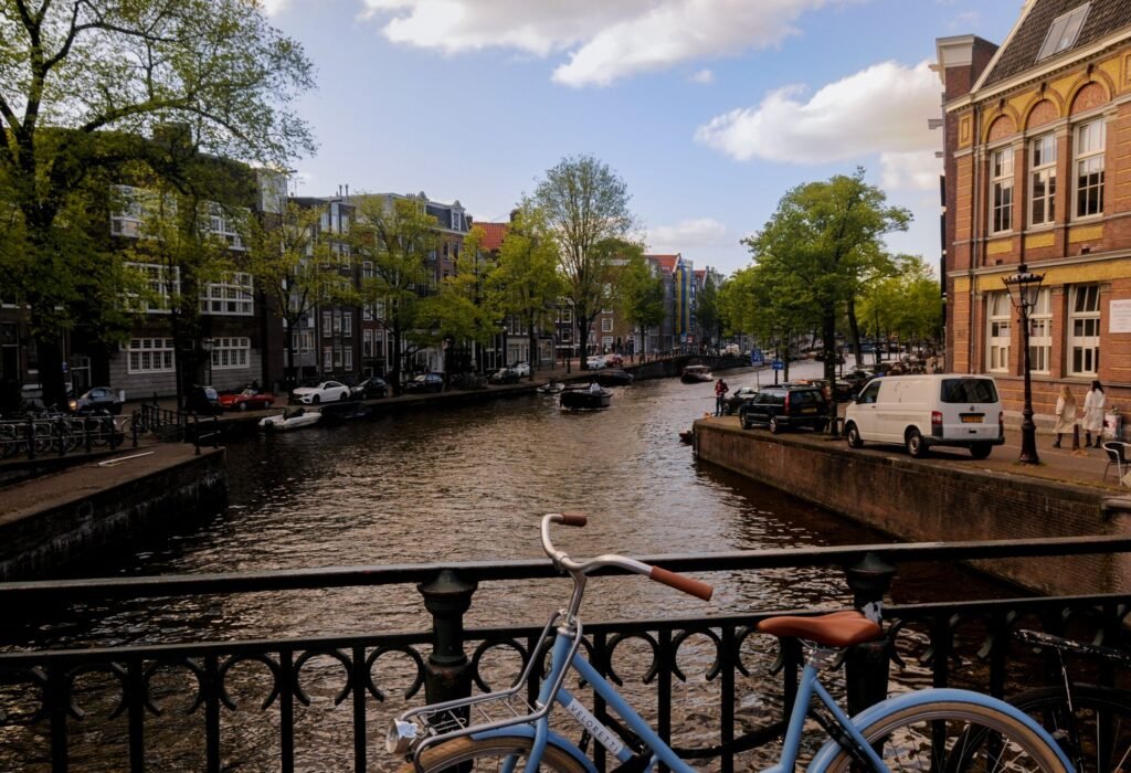 un week-end à amsterdam au bords des canaux avec studio voyages travel designer